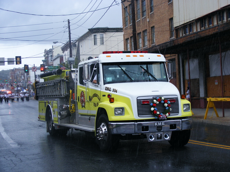 9_11 fire truck paraid 056.JPG